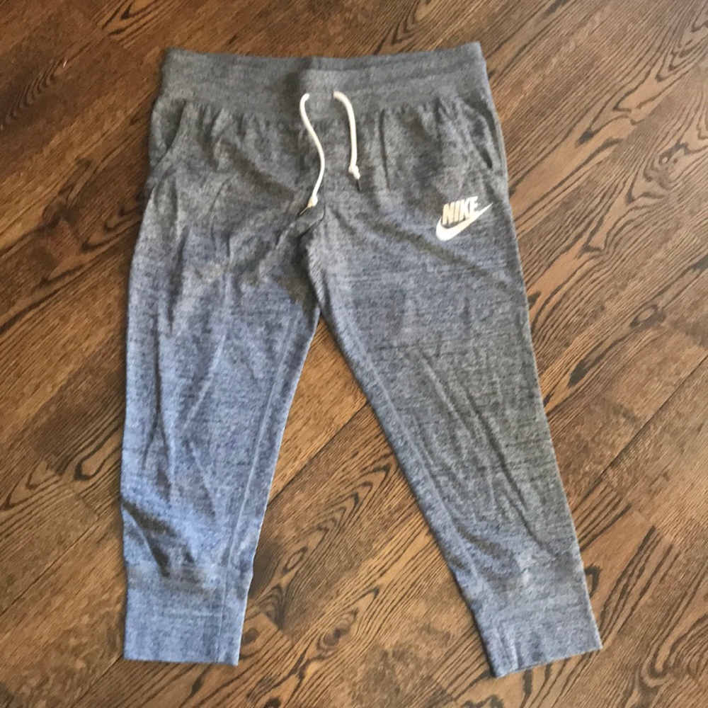 Nike Capri Sweatpants Size M Heather Gray
